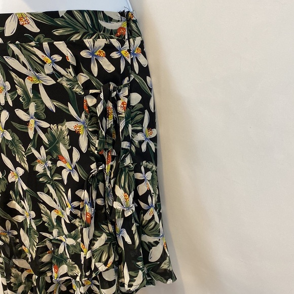 LF Seek the Label asymmetrical floral mini skirt with ruffle hem S NWT - Picture 5 of 15
